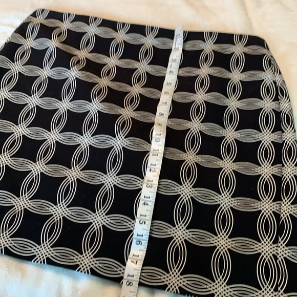 Banana Republic women’s skirt, black, white, size 12. - Picture 6 of 8